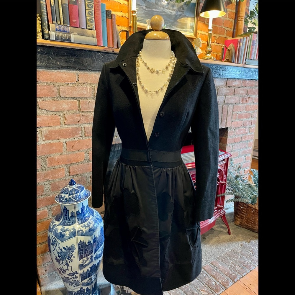 Philosophy di Alberta Ferretti Black Floral Appliqué Wool A-Line Coat